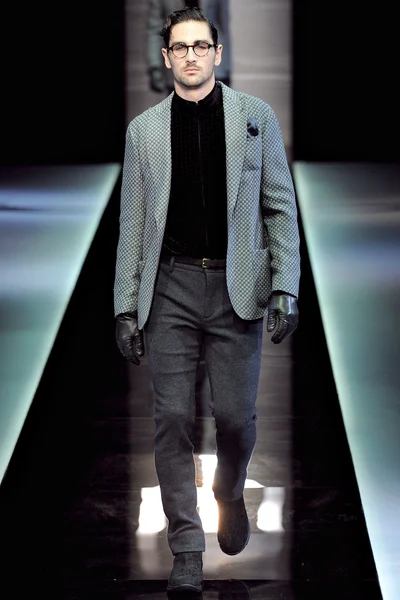 Look 15